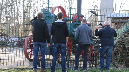 Baumaschinen, Nutzfahrzeuge, Bagger, Schwertransporte, Unimog, Dozer, Chemnitz, Sachsen, HMF-Ladekran, Kompaktlader, Dumper, Minibagger, Baugeräte, Mobilbagger, Kettenbagger, Radlader, Teleskopen, Baggerlader, Schwerlasttransporte, Tandemwalzen, Grabenwal