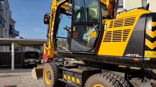 Baumaschinen, Nutzfahrzeuge, Bagger, Schwertransporte, Unimog, Dozer, Chemnitz, Sachsen, HMF-Ladekran, Kompaktlader, Dumper, Minibagger, Baugeräte, Mobilbagger, Kettenbagger, Radlader, Teleskopen, Baggerlader, Schwerlasttransporte, Tandemwalzen, Grabenwal