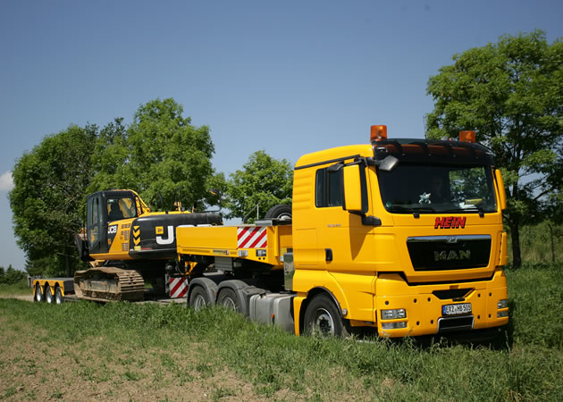 Transporte von Baumaschinen und Werkzeugmaschinen